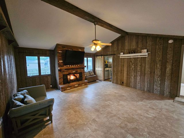 813 W 4th Street, Bicknell, IN 47512
