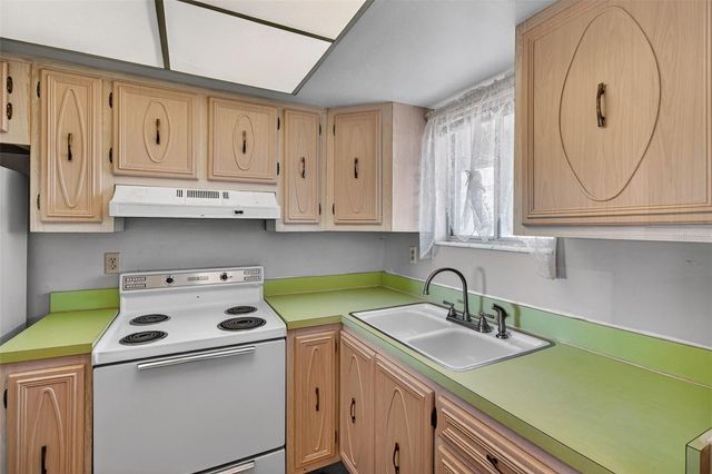 801 83RD AVENUE N 508, St Petersburg, FL 33702