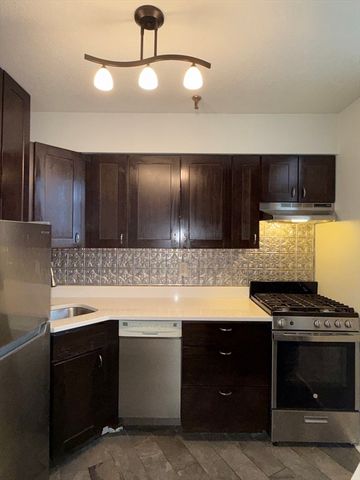 26 Commonwealth Ter 16, Boston, MA 02135