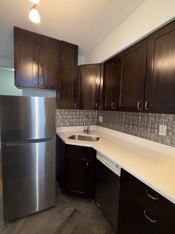 26 Commonwealth Ter 16, Boston, MA 02135