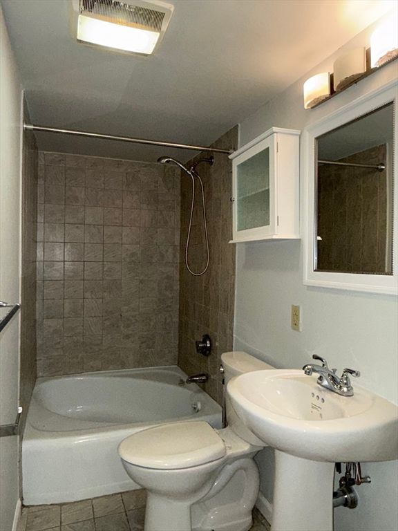 26 Commonwealth Ter 16, Boston, MA 02135