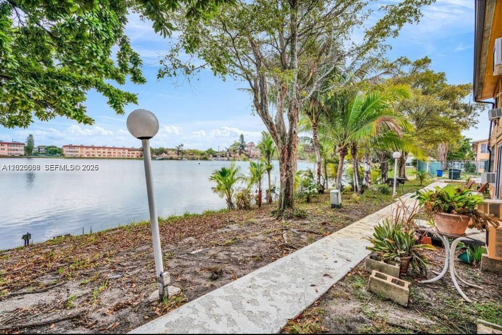 18801 NE 2nd Avenue 1006, Miami, FL 33179