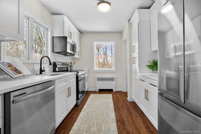 21 Henning Drive, Montrose, NY 10548