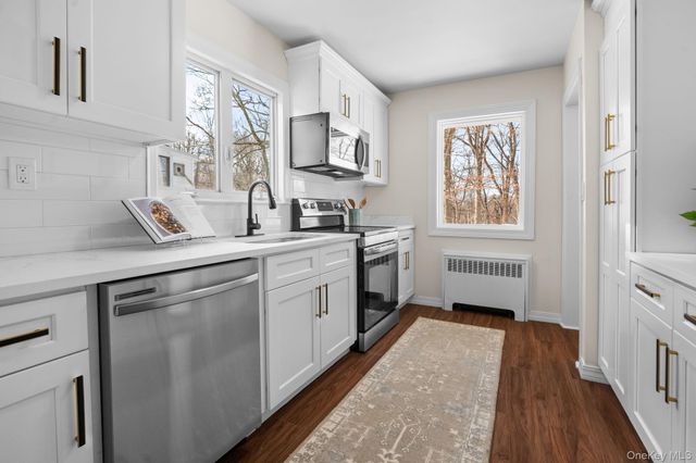 21 Henning Drive, Montrose, NY 10548