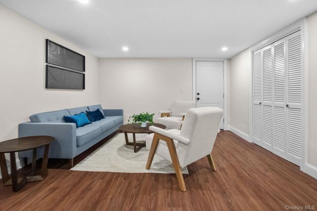 21 Henning Drive, Montrose, NY 10548