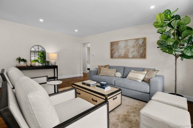 21 Henning Drive, Montrose, NY 10548