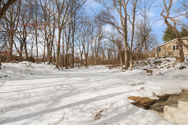 21 Henning Drive, Montrose, NY 10548