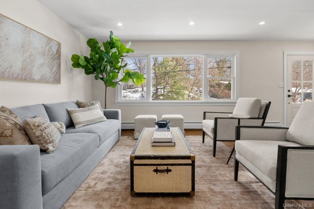 21 Henning Drive, Montrose, NY 10548