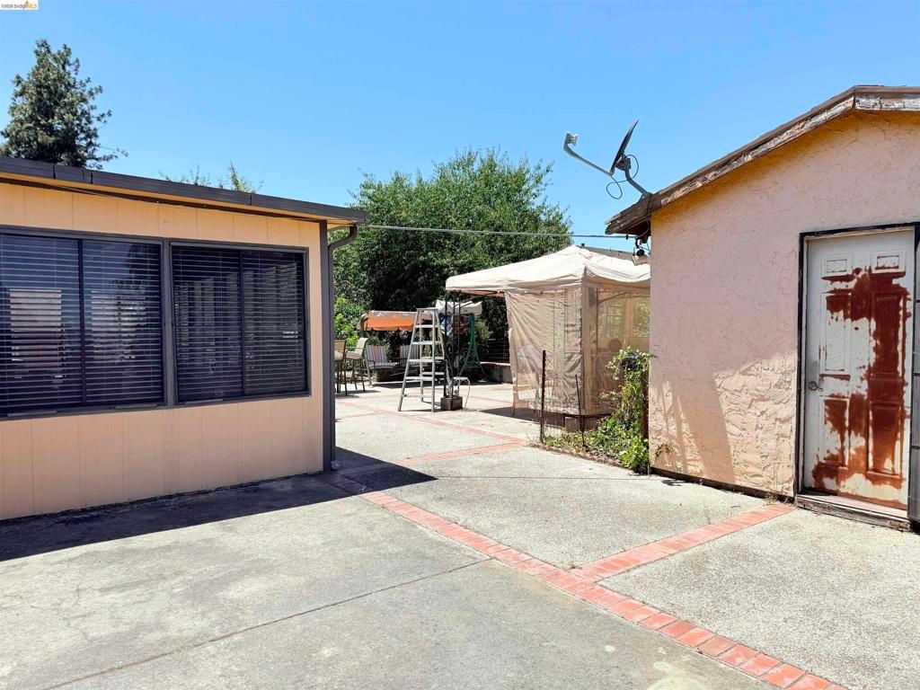 Image 13 of property listing at 133 Meadowlark Way, Hercules, CA 94547