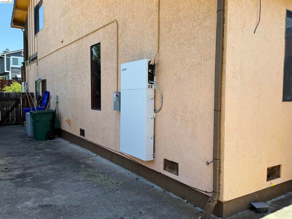 Image 15 of property listing at 133 Meadowlark Way, Hercules, CA 94547