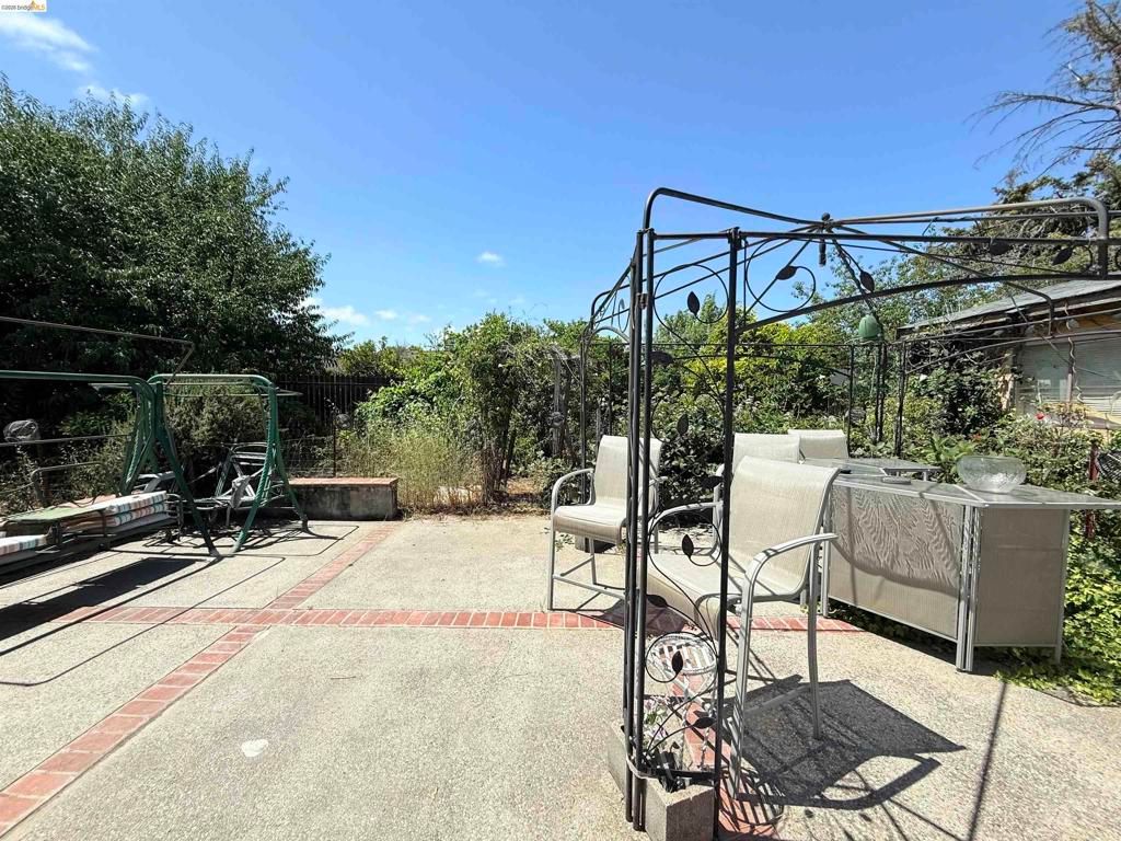 Image 17 of property listing at 133 Meadowlark Way, Hercules, CA 94547