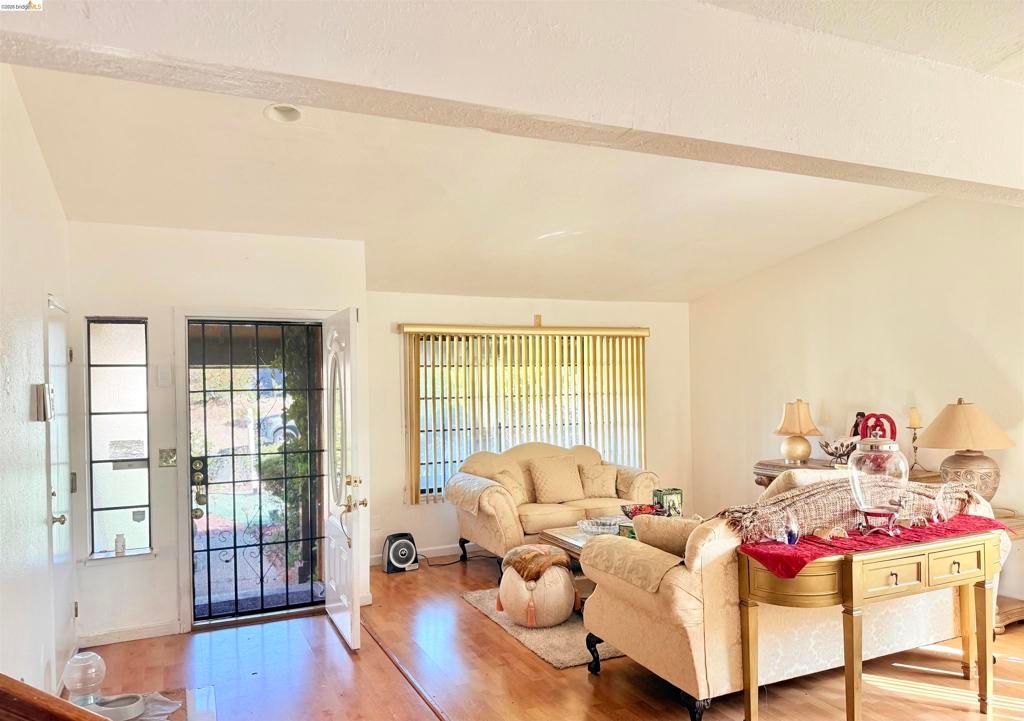 Image 2 of property listing at 133 Meadowlark Way, Hercules, CA 94547