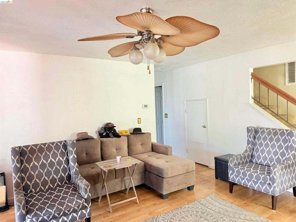 Image 4 of property listing at 133 Meadowlark Way, Hercules, CA 94547