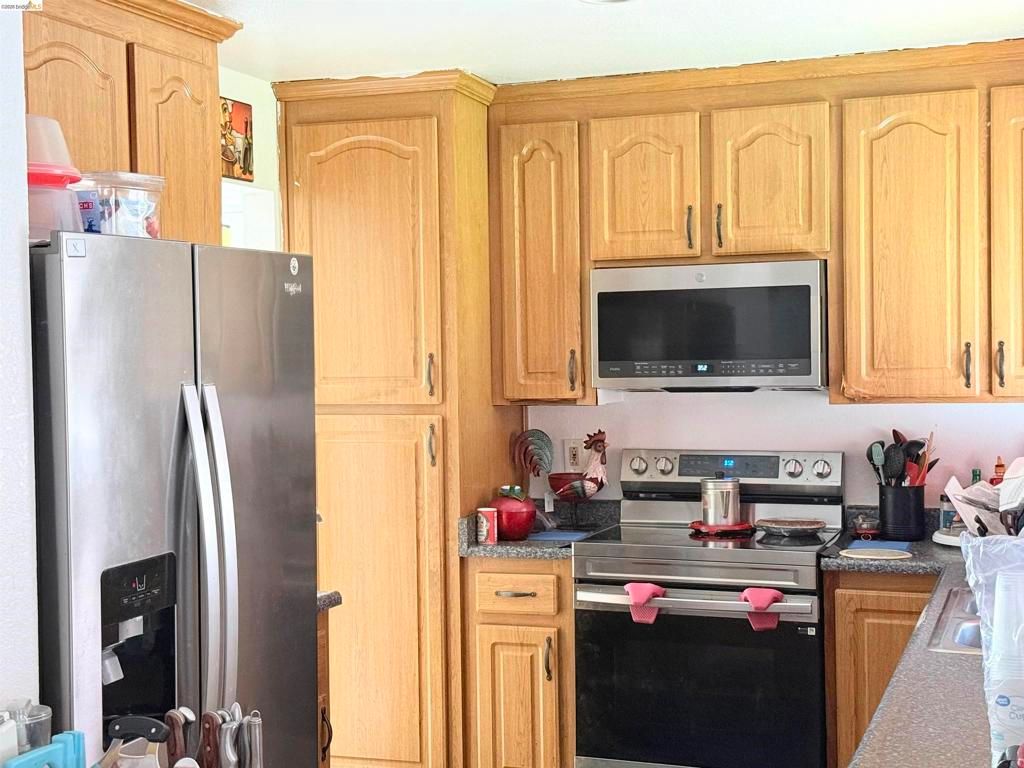 Image 5 of property listing at 133 Meadowlark Way, Hercules, CA 94547