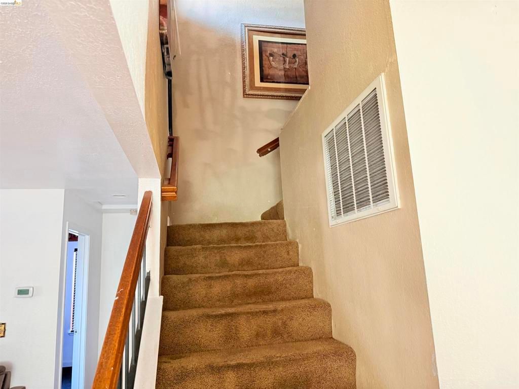 Image 8 of property listing at 133 Meadowlark Way, Hercules, CA 94547