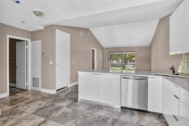 301 Club Circle 208, Boca Raton, FL 33487