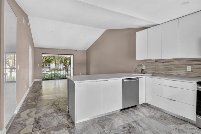 301 Club Circle 208, Boca Raton, FL 33487