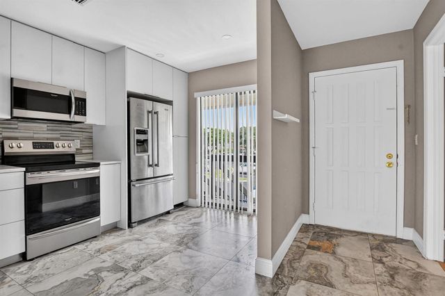 301 Club Circle 208, Boca Raton, FL 33487