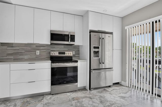 301 Club Circle 208, Boca Raton, FL 33487