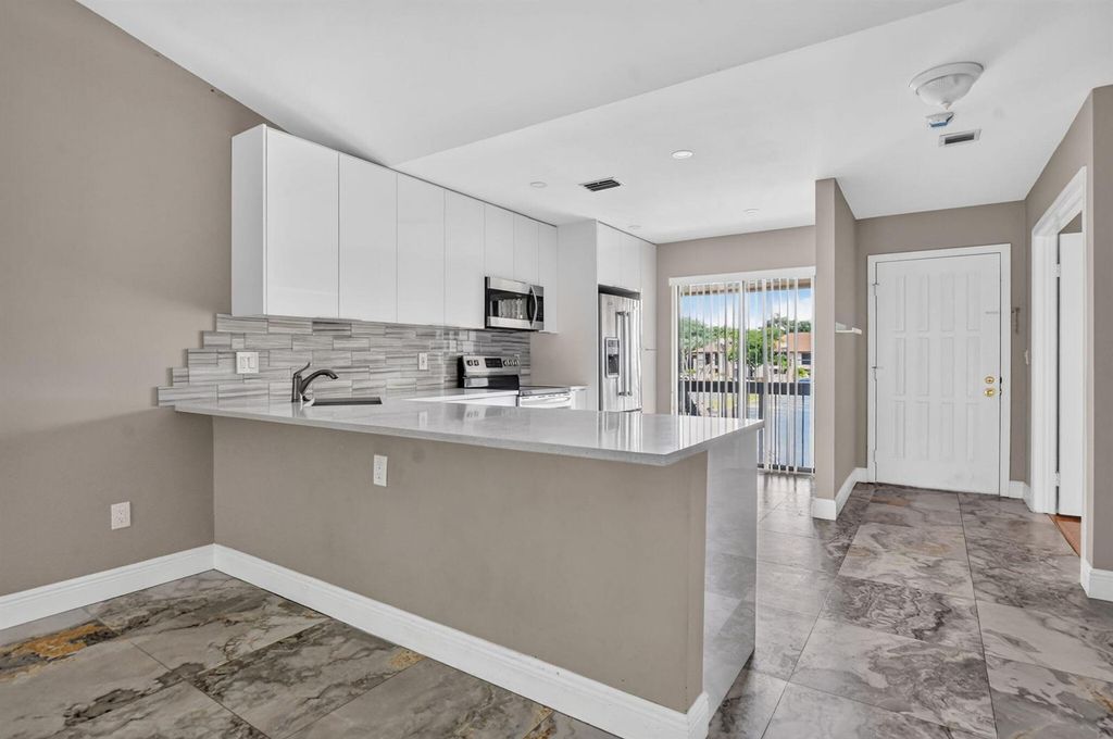 301 Club Circle 208, Boca Raton, FL 33487