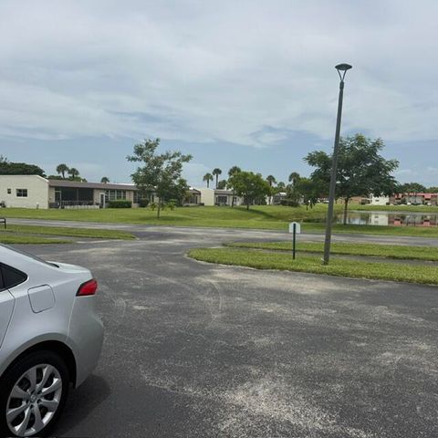 166 Lake Meryl Drive, West Palm Beach, FL 33411