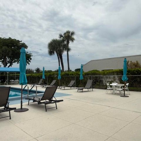 166 Lake Meryl Drive, West Palm Beach, FL 33411