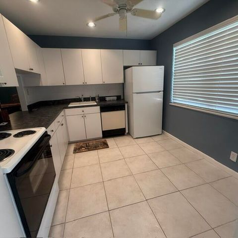 166 Lake Meryl Drive, West Palm Beach, FL 33411