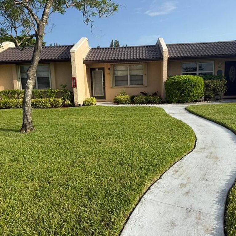 166 Lake Meryl Drive, West Palm Beach, FL 33411