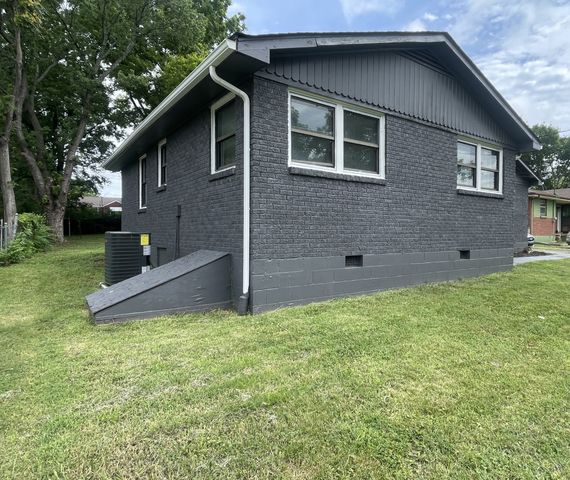 2704 McKeige Dr, Nashville, TN 37214