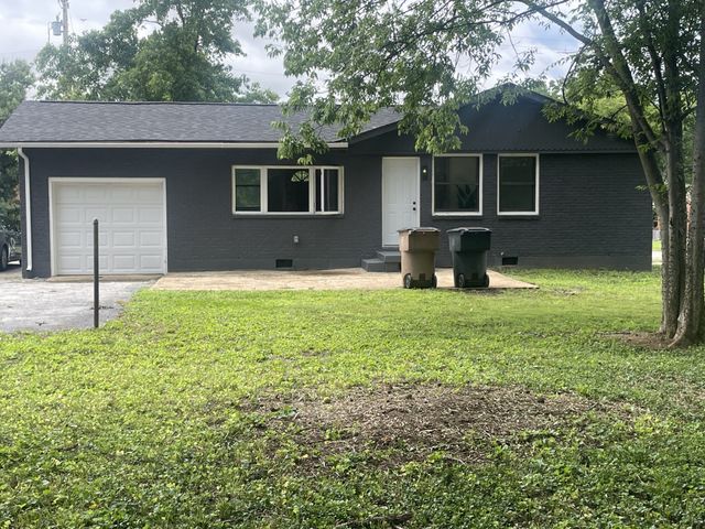 2704 McKeige Dr, Nashville, TN 37214
