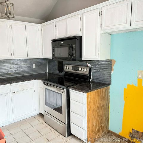 9722 S 69th East Avenue, Tulsa, OK 74133