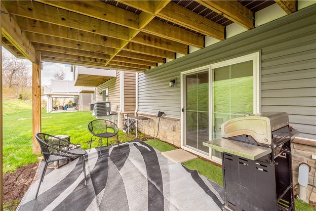 4031 Crown Dr, South Park, PA 15129