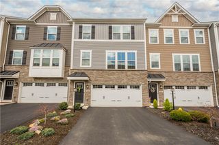 4031 Crown Dr, South Park, PA 15129