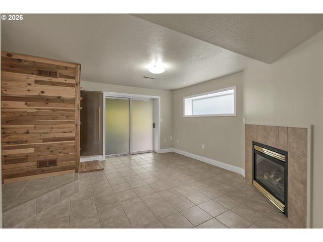 21414 S RICHARD Ct, Oregon City, OR 97045