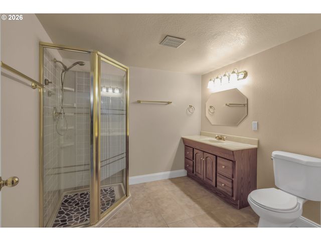 21414 S RICHARD Ct, Oregon City, OR 97045