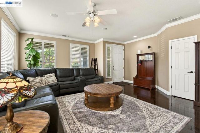 469 Monte Oro St, Manteca, CA 95337