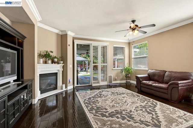 469 Monte Oro St, Manteca, CA 95337