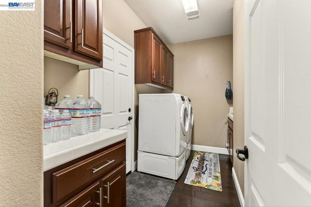 Image 5 of property listing at 469 Monte Oro St, Manteca, CA 95337