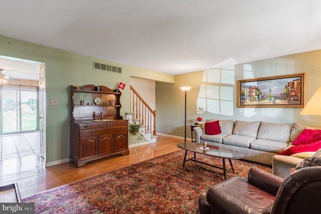 121 WINDING WAY, Telford, PA 18969