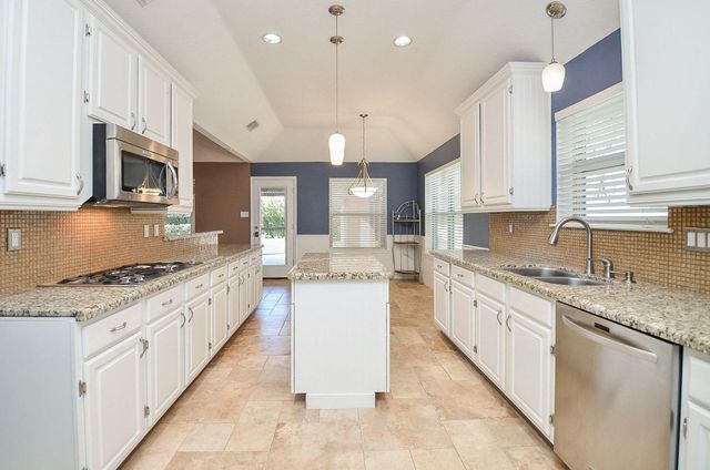 811 W Green Belt Drive, Sugar Land, TX 77498