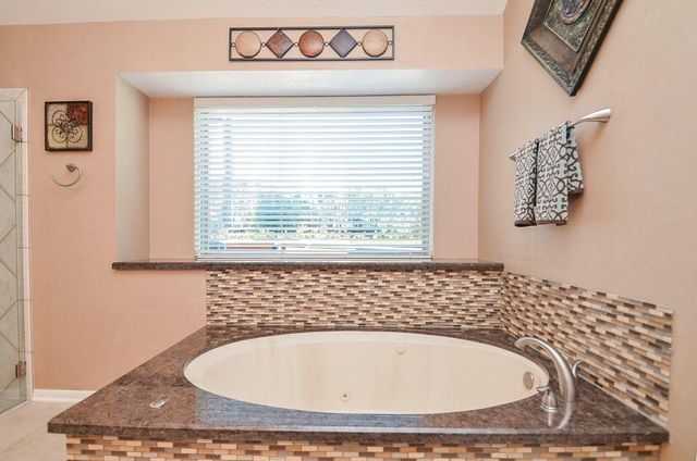 811 W Green Belt Drive, Sugar Land, TX 77498