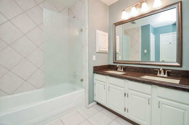 811 W Green Belt Drive, Sugar Land, TX 77498