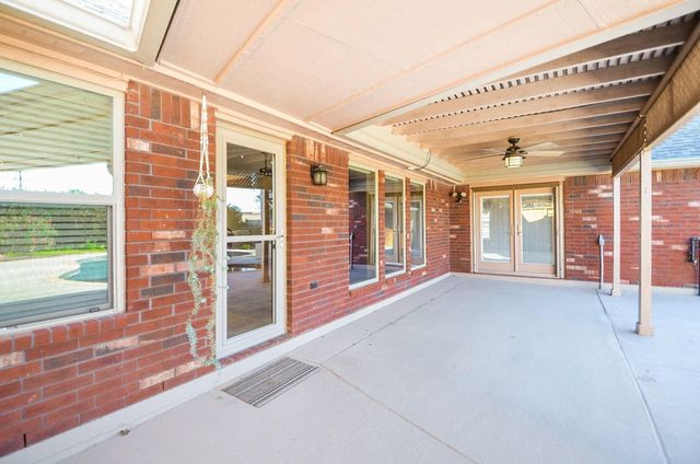 811 W Green Belt Drive, Sugar Land, TX 77498