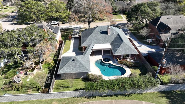 811 W Green Belt Drive, Sugar Land, TX 77498