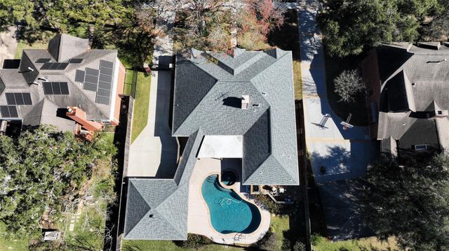 811 W Green Belt Drive, Sugar Land, TX 77498