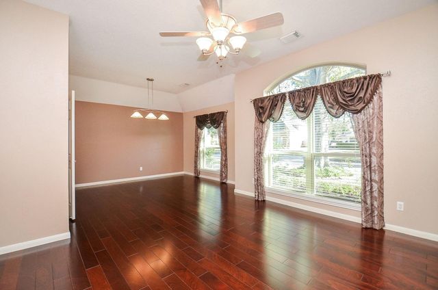 811 W Green Belt Drive, Sugar Land, TX 77498