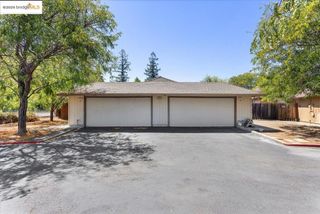 2275 Whitman Rd, Concord, CA 94518