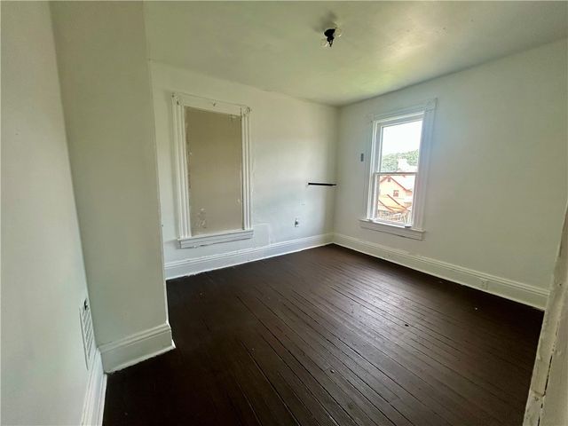 812 Fallowfield Ave, Charleroi Boro, PA 15022