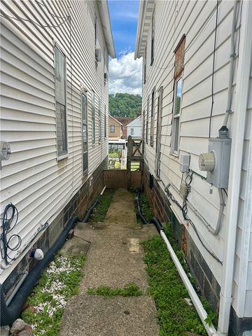 812 Fallowfield Ave, Charleroi Boro, PA 15022