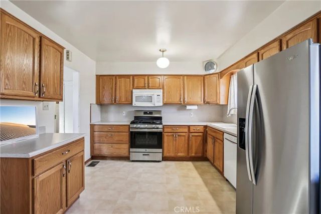 3845 Hollypark, Los Angeles, CA 90039